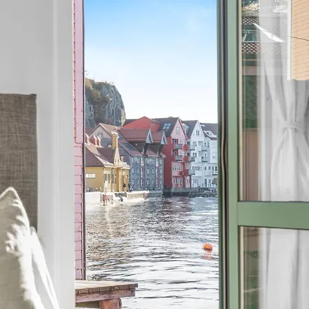Apartment Seafront With Parking And Self Check-in! Bergen