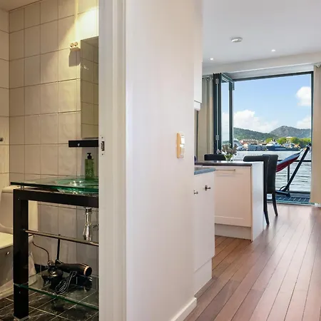 Seafront With Parking And Self Check-in! Apartment Bergen