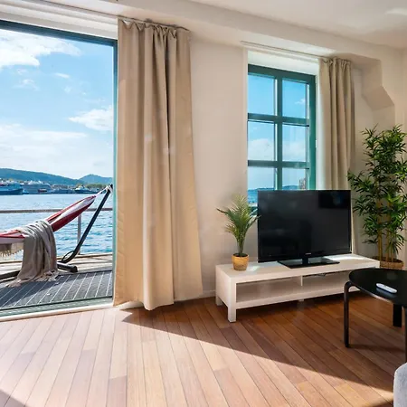 Seafront With Parking And Self Check-in! Apartment *