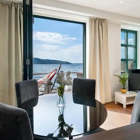 Seafront With Parking And Self Check-in! Apartment Bergen