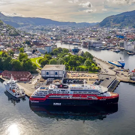 Seafront With Parking And Self Check-in!